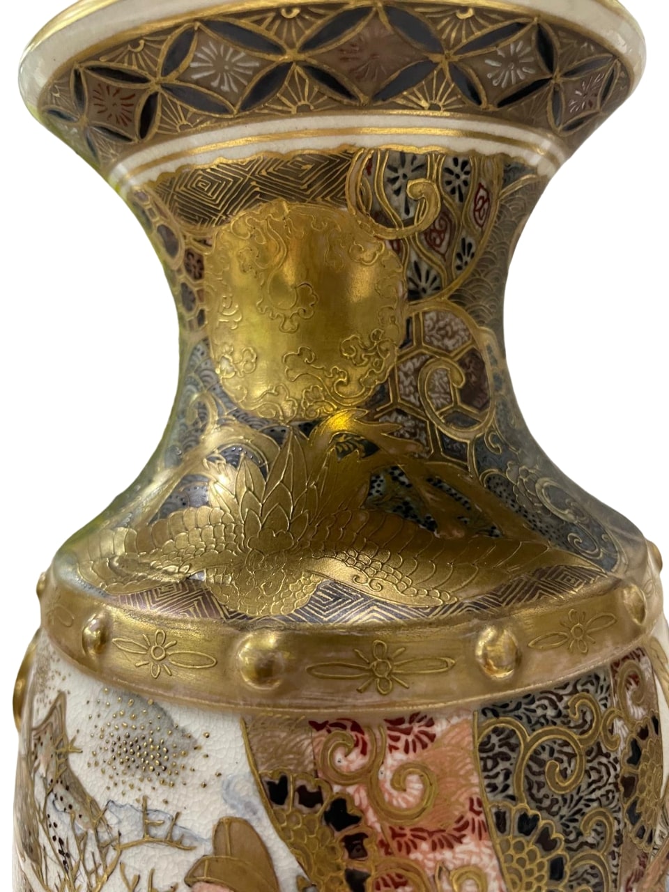 REFINED set of GILT SATSUMA vases, in a baluster shape, made of stoneware and figures