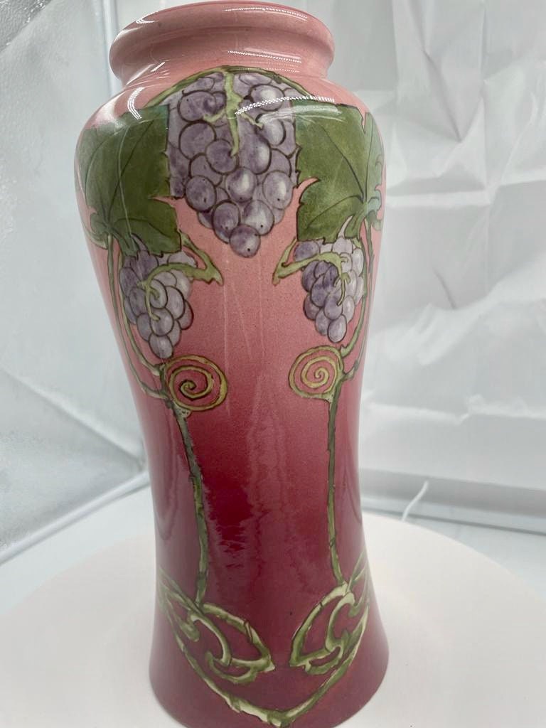 DOULTON Lambeth Faience ART NOUVEAU style vase. Pink. Circa 1905.