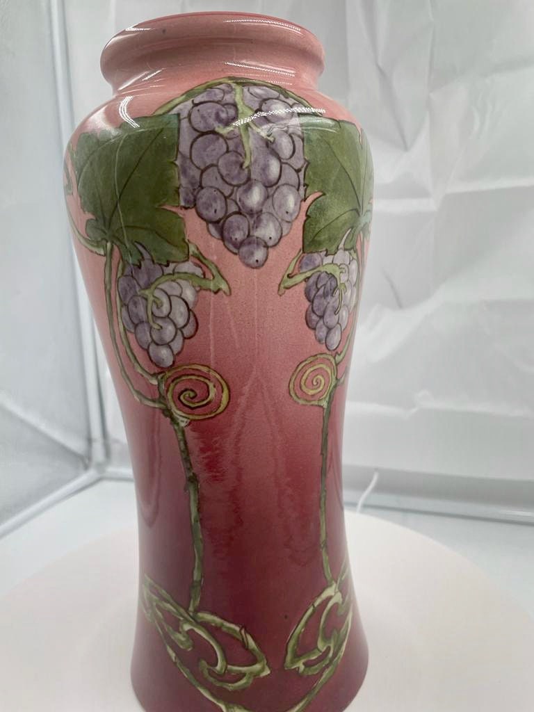 DOULTON Lambeth Faience ART NOUVEAU style vase. Pink. Circa 1905.